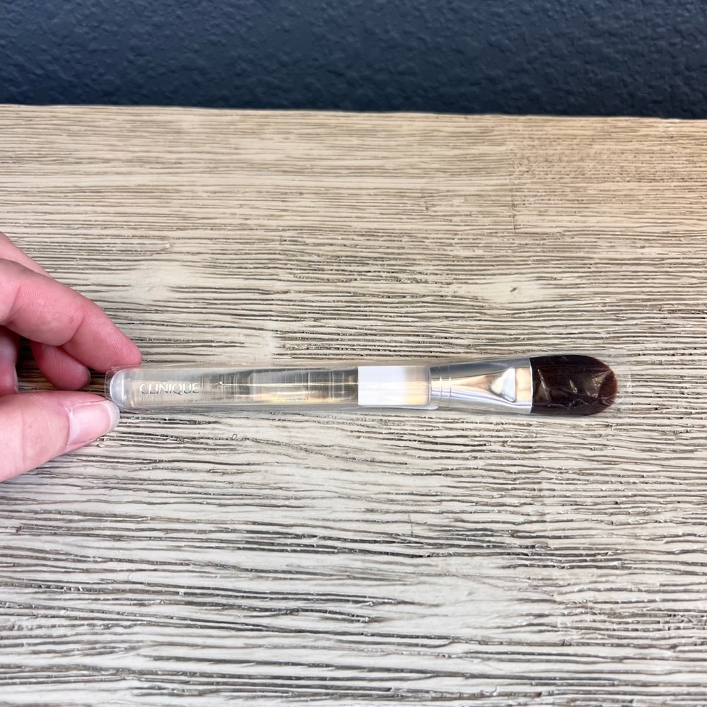 🆕 Clinique Foundation Brush